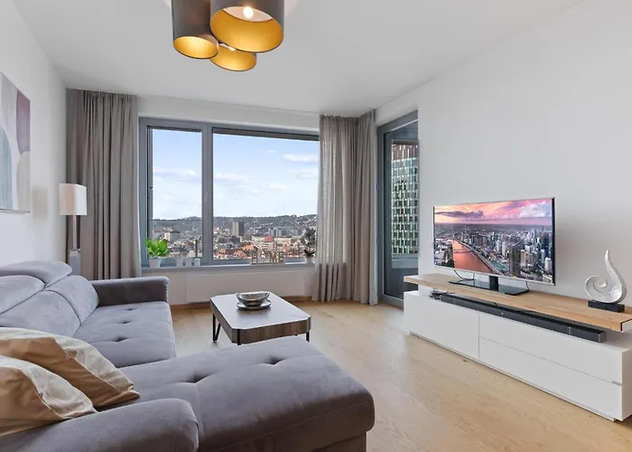 Апартаменти Sky Park Skyline Views - Castle And *